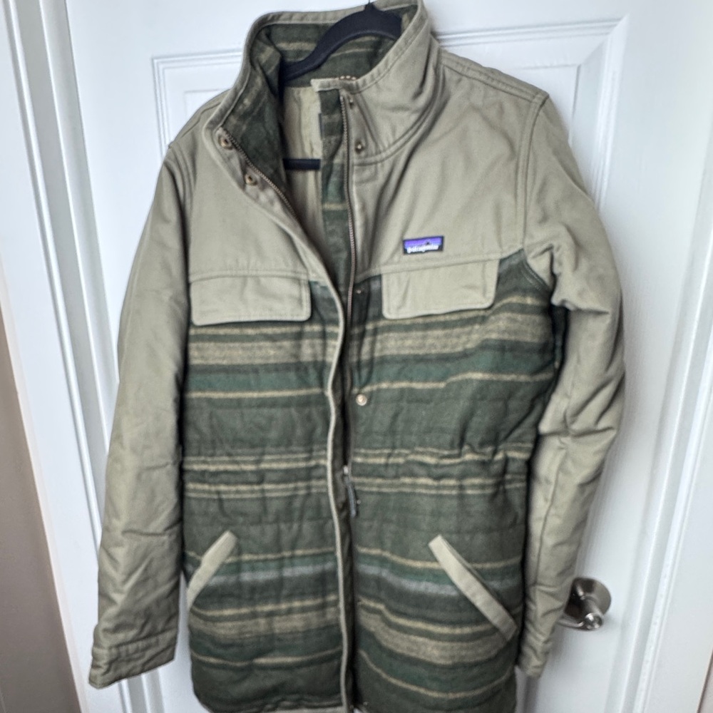 Patagonia Women’s Jacket size XL, excellent condition.